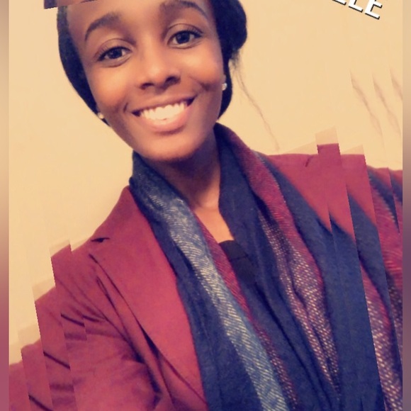 Meet your Posher, Ivy - Picture 1 of 5